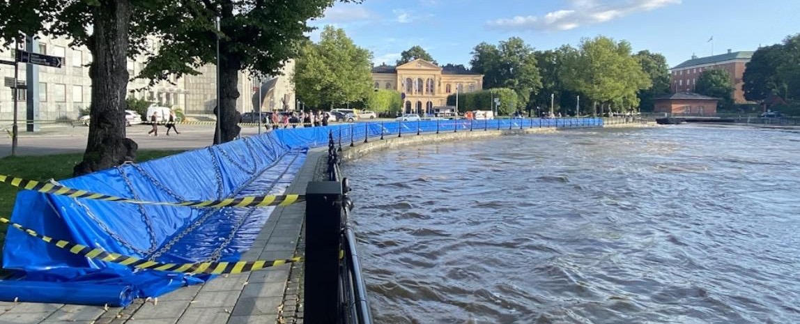 スウェーデン・ヴェステロースの水辺沿いに設置されたINERO止水板